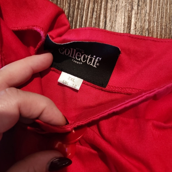 Red and White Checkered Skirt And Retro Shirt Set - Picture 4 of 6